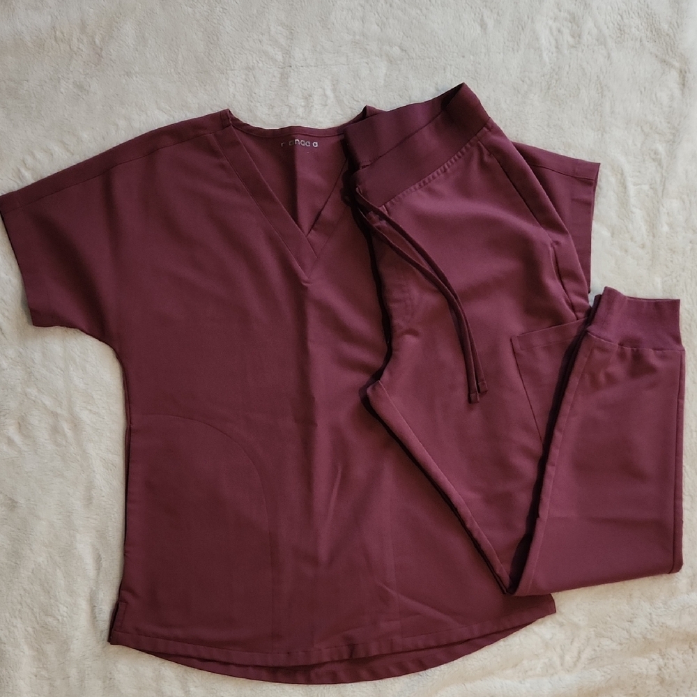 XS. Mandala Oversized Scrub Top And Jogger Pants